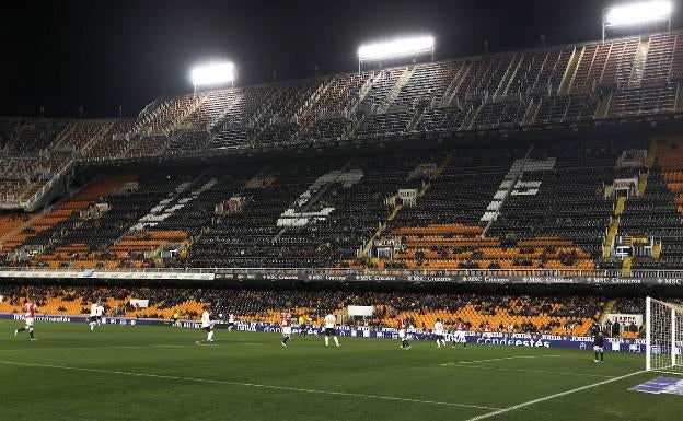 Fallece el aficionado que sufrió un infarto en Mestalla en la previa del Valencia-Cádiz