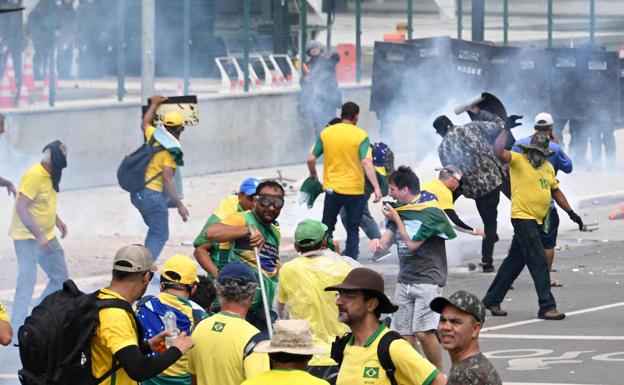 La Policía desaloja el campamento de los bolsonaristas donde se han ocultado los asaltantes del Congreso