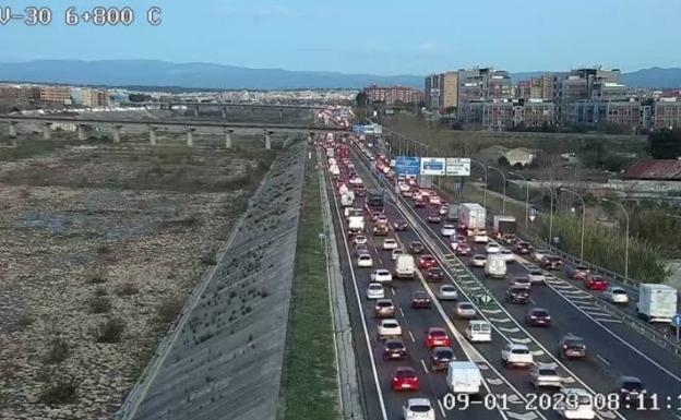 Más de 16 kilómetros de atascos en las entradas y salidas a Valencia