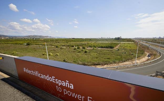 Compromís le disputa al PSPV la rentabilidad de la gigafactoría de Volkswagen en Sagunto