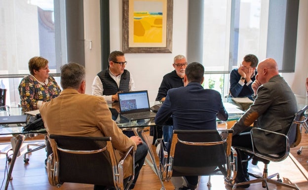 Adif pone sobre la mesa la construcción de una pasarela subterránea ciclopeatonal para cruzar las vías en Alfafar