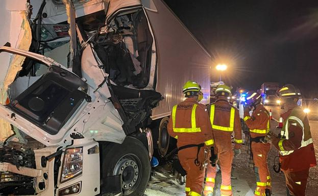 Muere un camionero en un accidente de madrugada en Sagunto