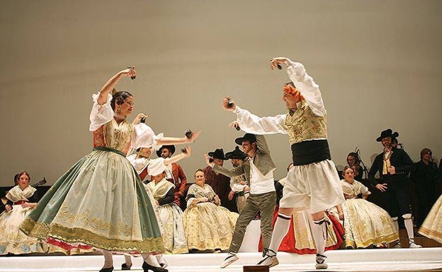 El grupo de danza Les Folies de Carcaixent firmará el espectáculo de la exaltación de Laura Mengó