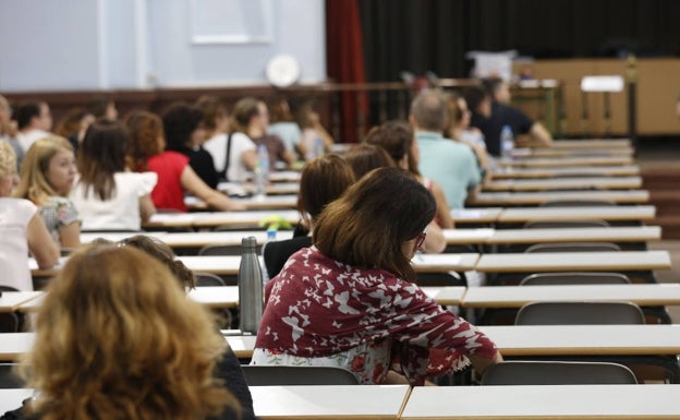 Medio millar de profesores interinos de Cataluña quieren hacerse fijos en la Comunitat