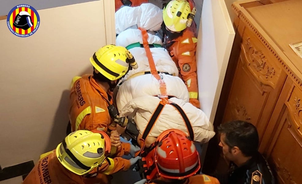 Rescatan a un anciano tras cuatro días desvalido en su casa de Paterna al sufrir una caída