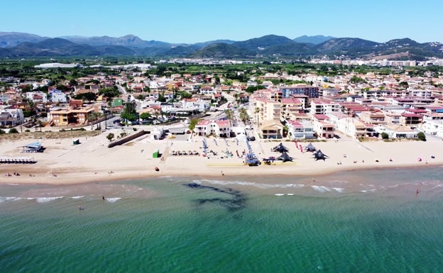 Oliva detalla en Fitur cómo será el paseo de la playa, la recuperación dunar y la etapa de la Vuelta a España