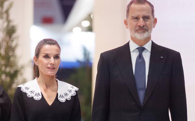 El jersey icónico de la reina Letizia en Fitur que se puede comprar en rebajas por 141 euros