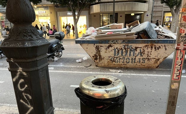 Ribó responde a las quejas de los vecinos: no mejorará la limpieza en la calle Colón