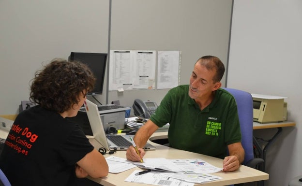 La Oficina Verde de Albal permite ahorrar 7.500 euros en luz y gas a vecinos y comercios