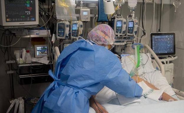 Sanidad estudia dar un nuevo uso a las mascarillas en el transporte público y eliminarlas en las farmacias