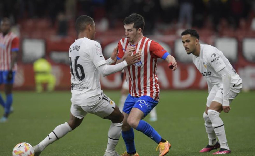Munuera Montero da inicio a la segunda parte del Sporting-Valencia... ¡sin tres de los jugadores rojiblancos!