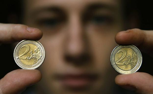 Esta es la moneda de 2 euros que podrías guardar en casa y que se vende por 2.000 euros