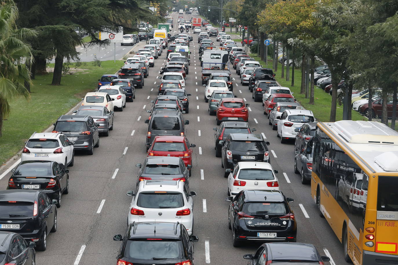 Frenazo a la zona de bajas emisiones en Valencia