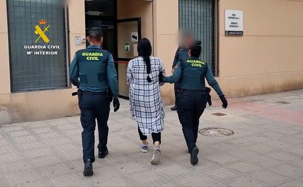 Un navajazo para robar un paquete de tabaco y un móvil en Gandia