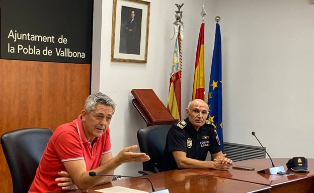 El alcalde de la Pobla de Vallbona se salta una orden del juez y no inscribe en el Ivaspe a los policías en prácticas