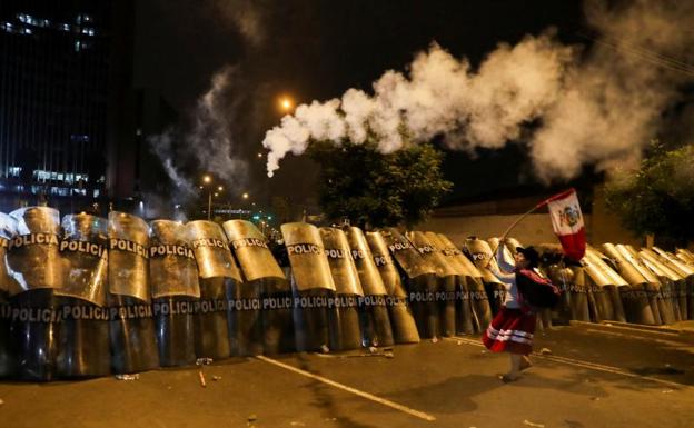 Las protestas en Perú suman ya 60 muertos y fuerzan el cierre de Machu Picchu