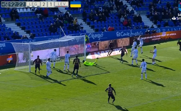 Rober Ibáñez salva al Levante en los minutos finales