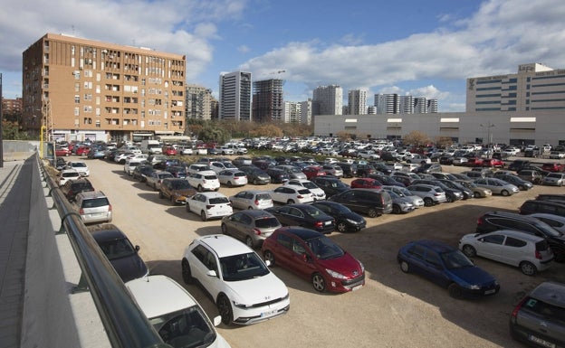 Vivir rodeados por un aparcamiento y sin calles en Valencia