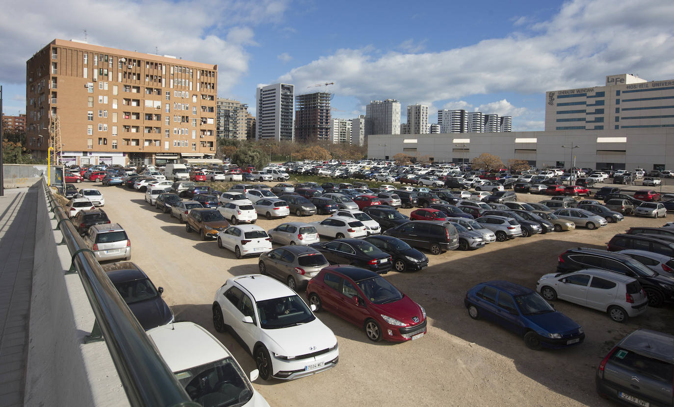 Vivir rodeados por un aparcamiento y sin calles en Valencia