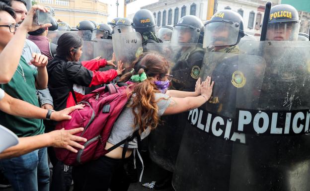 La violencia se enroca en Perú, donde una comisaría y un puesto fronterizo han sido incendiados