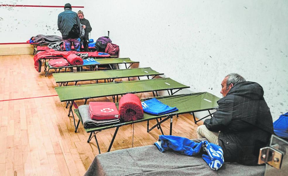 El proyecto estrella de Ribó contra el frío: un pabellón sin calefacción y sin ropa de abrigo