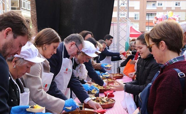 La primera feria del chocolate, degustación de rossejat y reparto de gaiatos bendecidos, atractivos de Sant Blai en Torrent