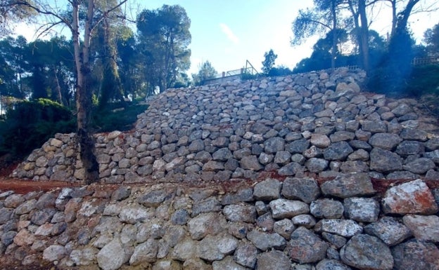 Una nueva escollera contendrá los taludes del terreno del Camí de les Costes de Agullent ante futuros temporales