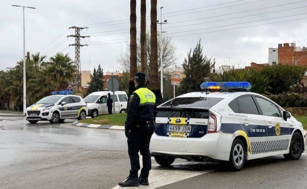 La Policía Local de Catarroja atrapa a un ladrón tras robar en un bar