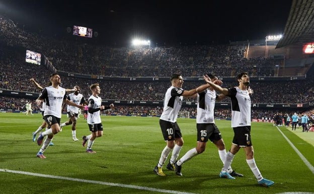 Mestalla espera a sus últimos valientes para el llenazo frente al Athletic en Copa