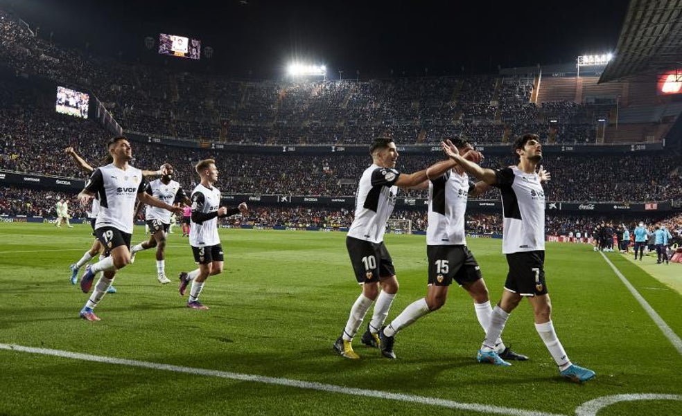 Mestalla espera a sus últimos valientes para el llenazo frente al Athletic en Copa