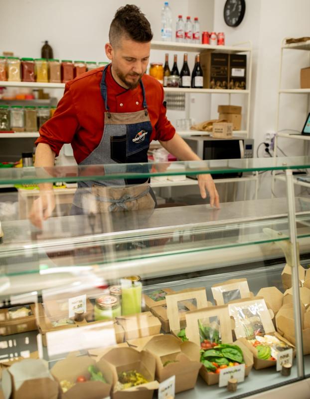 Una casa de comidas saludables en el barrio más multicultural de Valencia