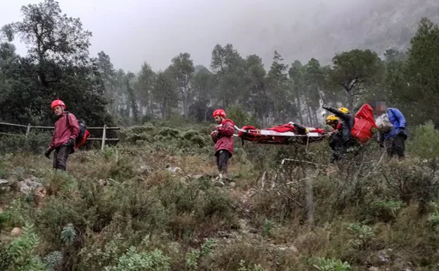 Una senderista sufre una caída de unos 8 metros en la sierra de Benicadell