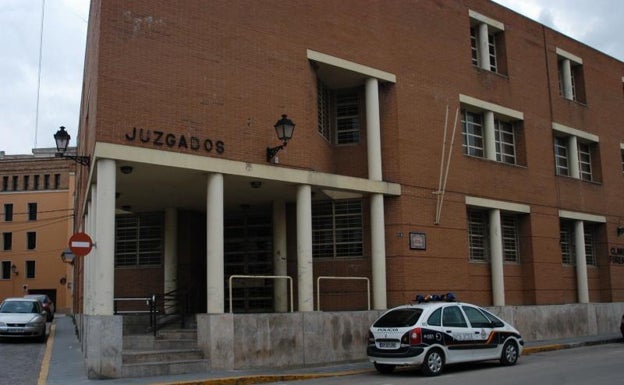 Abogados de Xàtiva denuncian la precariedad del servicio del juzgado de violencia de género especializado de Alzira