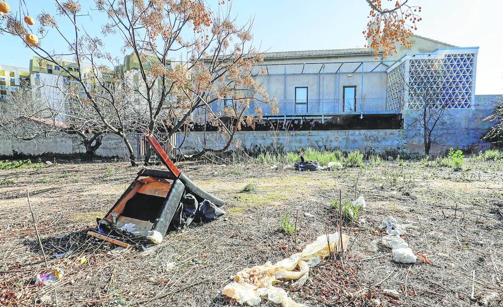 Ciudad Fallera de Valencia: ni bancos, ni ambulatorio, ni esperanza