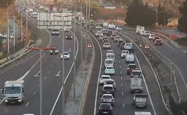 Un accidente en la CV-36 en Picanya provoca largas colas para salir de Valencia