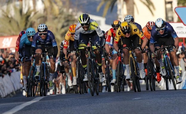 El primer líder de la Volta, el esprinter que se pegó un taponazo en el ojo en el Giro