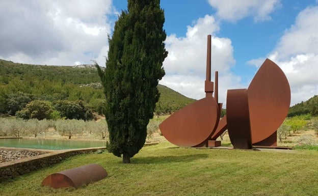 En busca de equilibrios para que el proyecto eólico no afecte al museo de Miquel Navarro