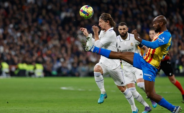 Se oyen cánticos de 'A segunda' contra el Valencia en el Bernabéu