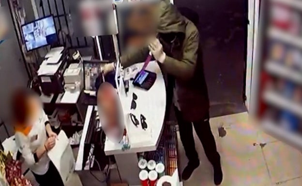 Detienen al autor de dos atracos en una gasolinera de Náquera