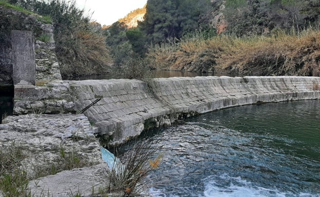 Villalonga se enfrenta a la CHJ para evitar el derribo de su patrimonio hidráulico