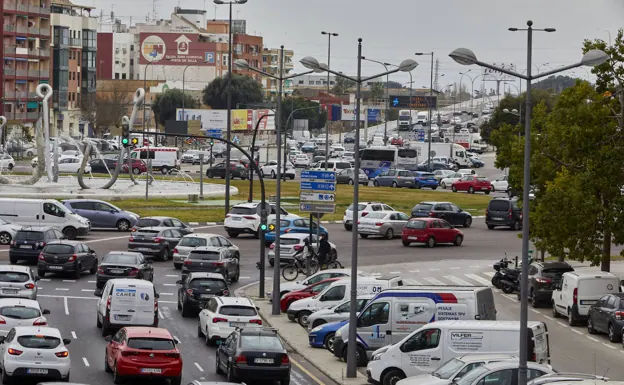 Los barrios junto a Ausiàs March prevén atascos y menos parking