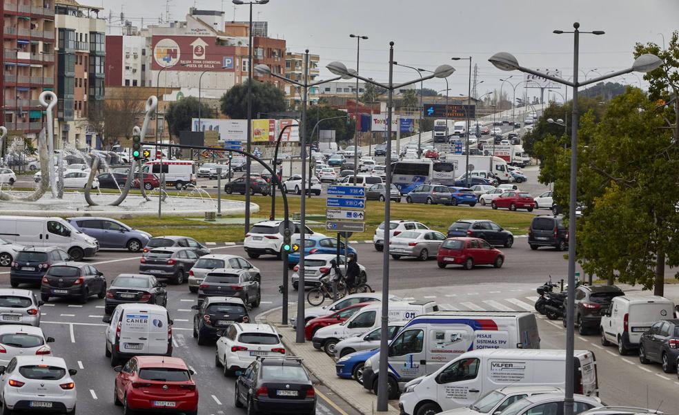 Los barrios junto a Ausiàs March prevén atascos y menos parking