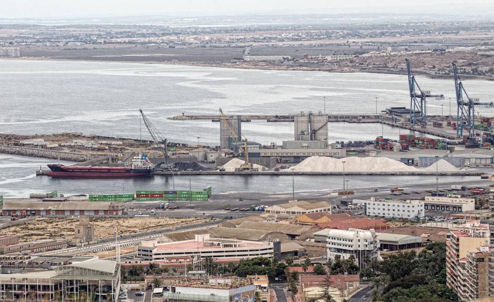 Alicante recibe 7.000 cruceristas esta semana en dos barcos