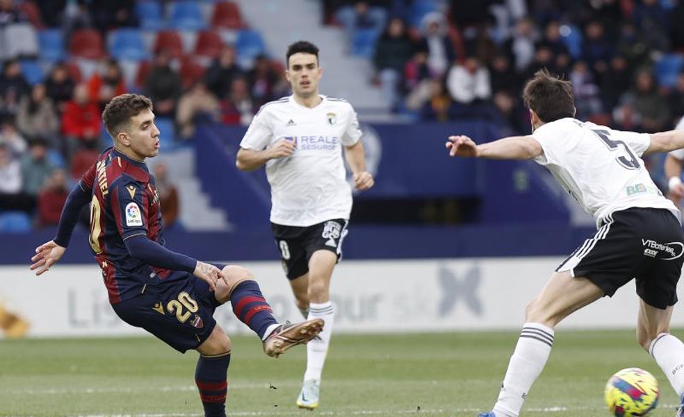 El Levante afina la puntería