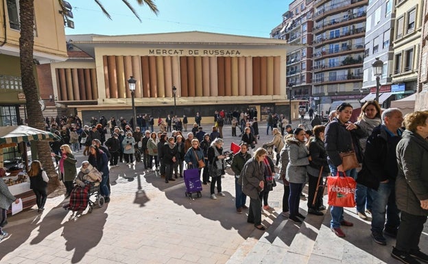 El Ayuntamiento de Valencia abre la remodelada plaza de Barón de Cortes para celebrar San Blas