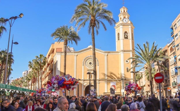 El chocolate y el rossejat triunfan en la fiesta multitudinaria de Sant Blai en Torrent