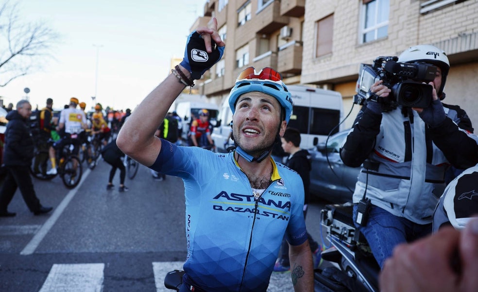 Simone Velasco deja helado al pelotón de la Volta a la Comunitat