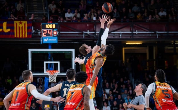 Indignación en el Valencia Basket por el arbitraje ante el Barça (81-75)