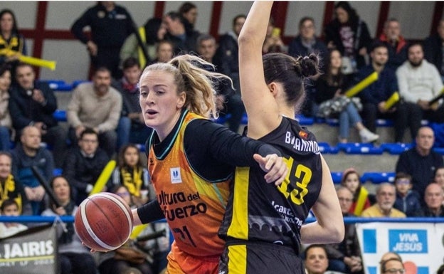 Una Lauren Cox sobrenatural para el Valencia Basket somete al Jairis (48-74)