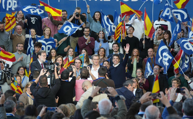 Feijóo culpa a Sánchez de los efectos «letales» de la ley del 'sí es sí' en un clima de euforia en el PP